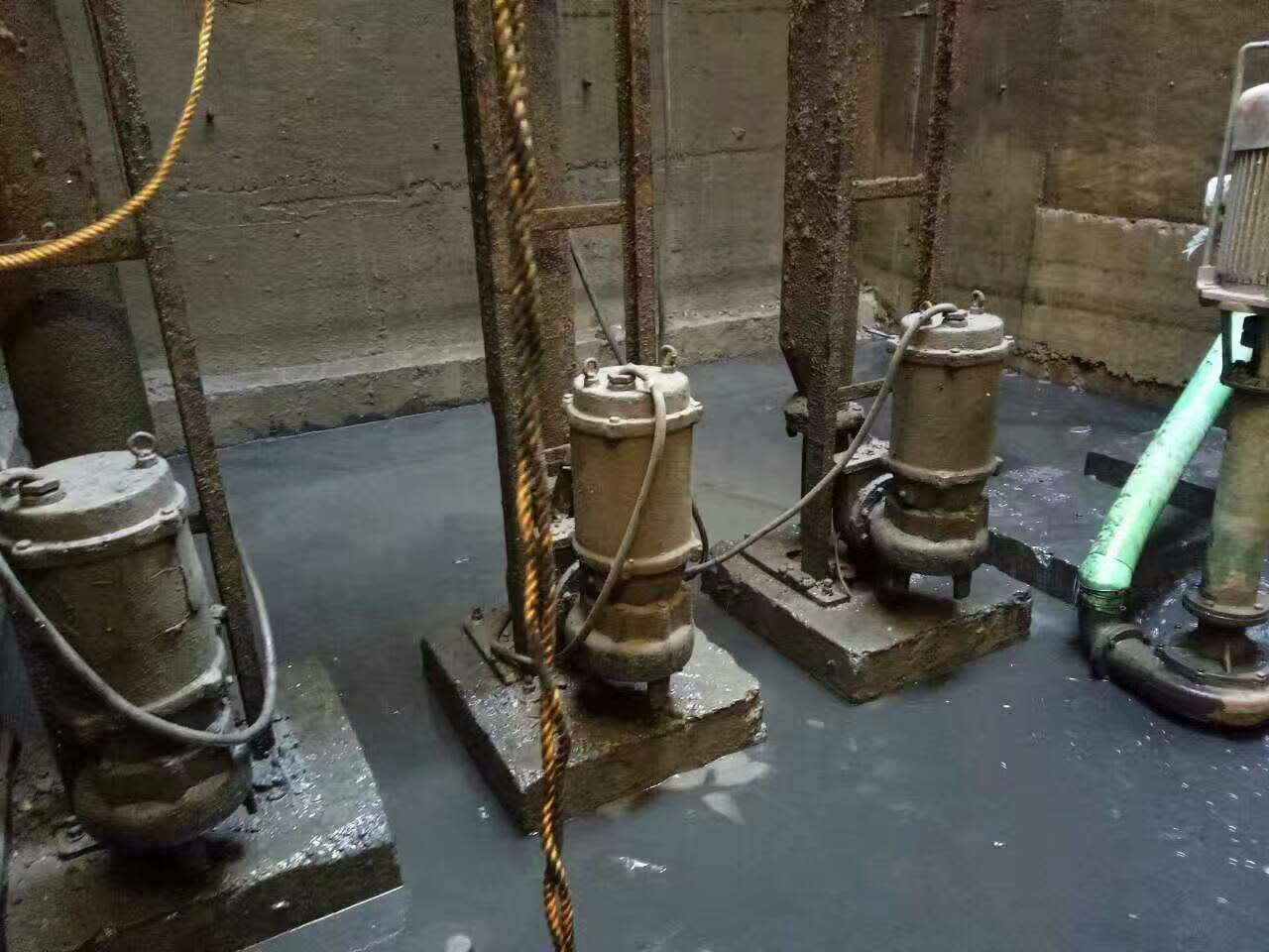 熊口镇污水池清理